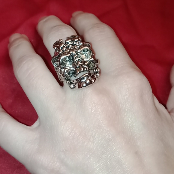 2XHP! NWT Goth Skull Made of Skulls Silver Ring 7! - Picture 5 of 6